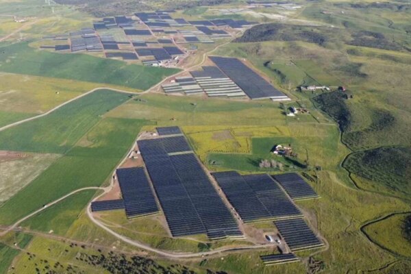Endesa Vende el 49,99% de su Portfolio Solar a Masdar por 184 Millones de Euros: Un Paso Hacia Energías Renovables Sostenibles