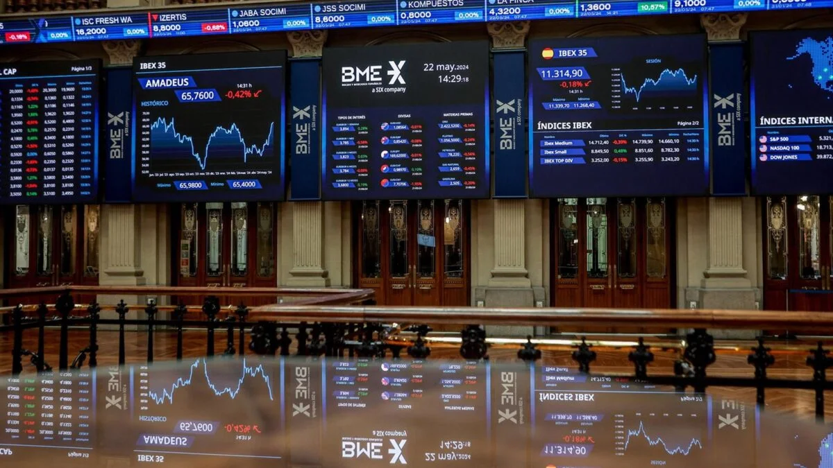 El Ibex 35 Interrumpe su Ascenso y Cede un 0,27%, Descendiendo por Debajo de los 15.500 Puntos