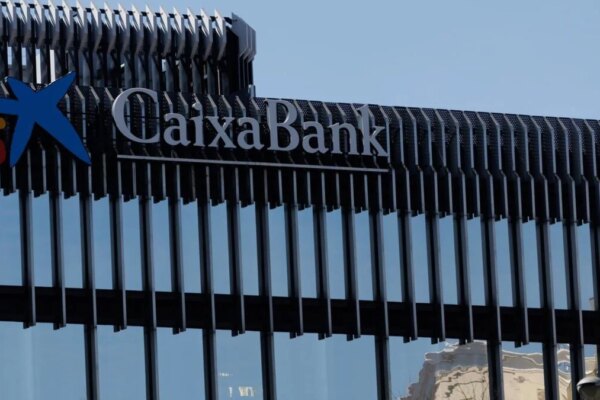 CaixaBank Completa el 75% de su Recompra de Acciones en Solo 16 Semanas: Un Impulso Estratégico en el Mercado