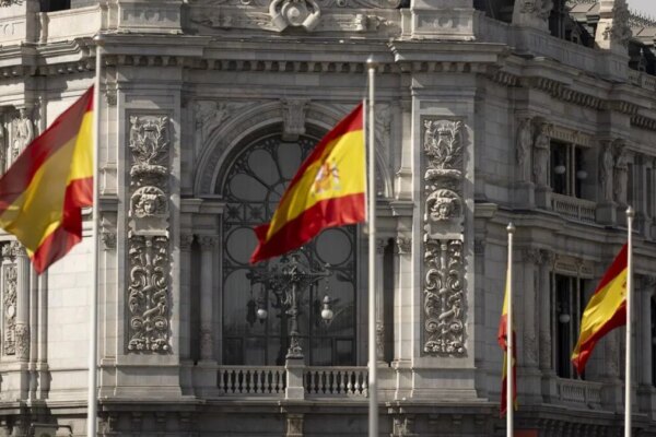Caída Histórica: La Prima de Riesgo Española se Establece en 53,40 Puntos, Niveles Inéditos Desde 2009