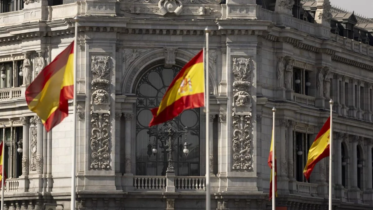 Caída Histórica: La Prima de Riesgo Española se Establece en 53,40 Puntos, Niveles Inéditos Desde 2009