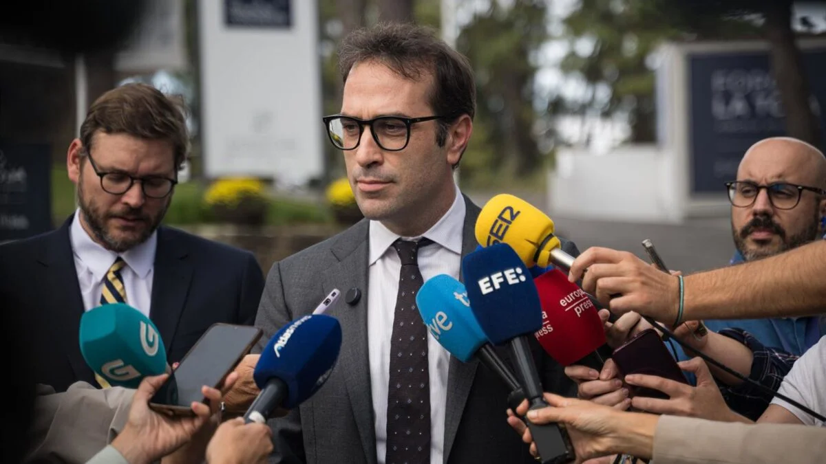CNMV a Cargo: Asegura el Cumplimiento Legal en la OPA de BBVA