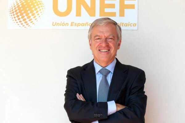 UNEF Destaca: Informe Europeo Confirma que Apagón No Fue por Exceso de Energías Renovables