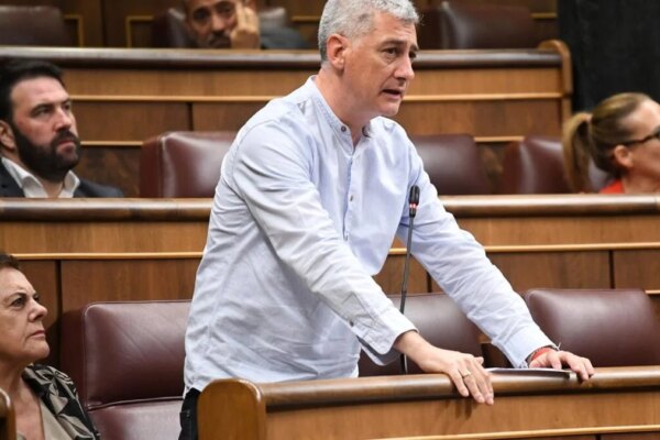 Bildu Urge al Gobierno a Respaldar Ley que Combate la Publicidad de Alojamientos Turísticos Ilegales