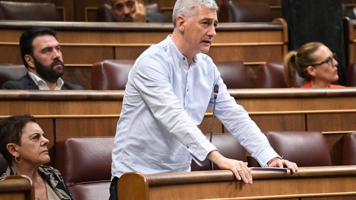 Bildu Urge al Gobierno a Respaldar Ley que Combate la Publicidad de Alojamientos Turísticos Ilegales