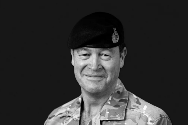 Transformación en Santander: Sir Patrick Sanders Asume el Rol de Asesor Sénior en Defensa