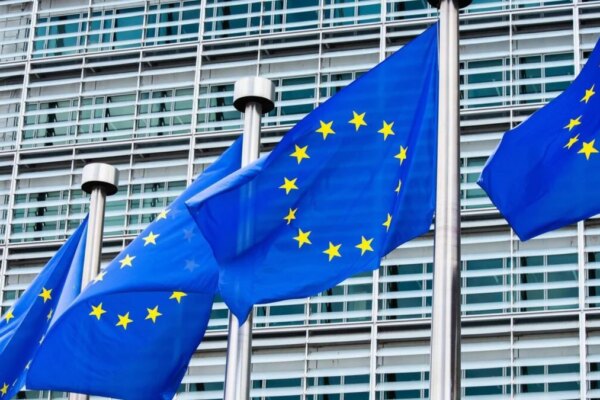 Bruselas Revela Estrategia para Aumentar Aranceles al Acero y Contener el Exceso Chino