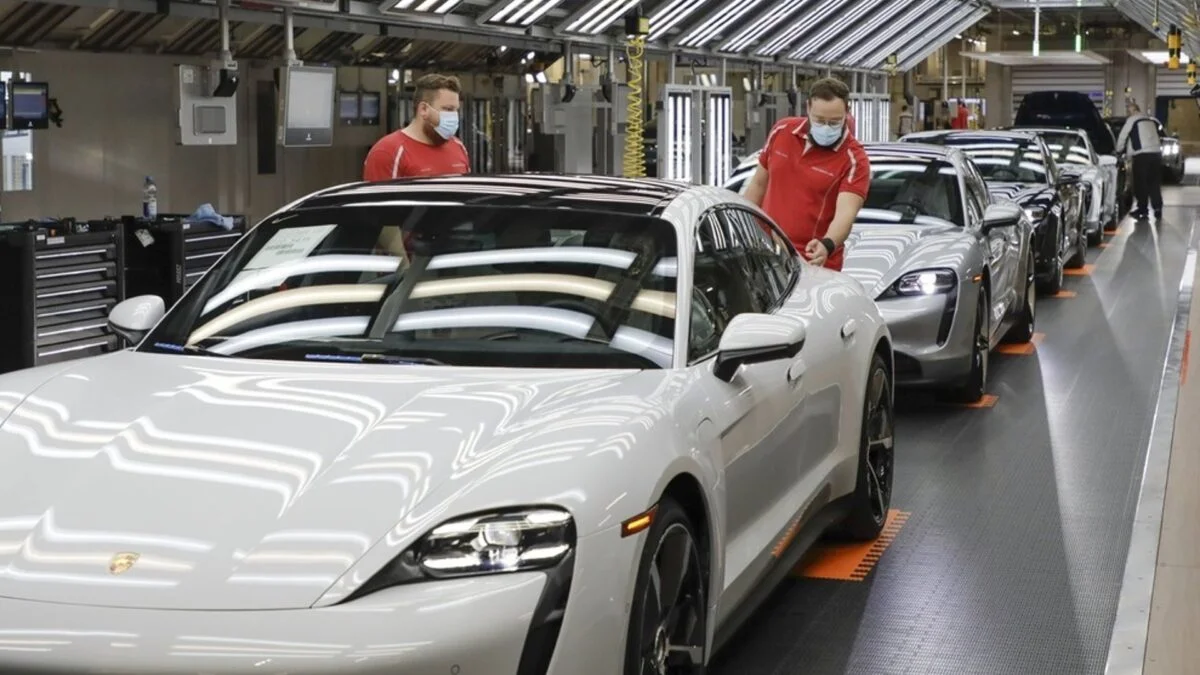Caída Continua: Pedidos Industriales en Alemania Descienden un 0,8% en Agosto y Marcan Cuatro Meses en Números Rojos