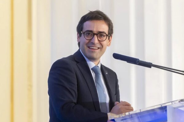 Bruselas Propone Tarifar Acero Extranjero al 50% para Proteger la Industria Europea de la Competencia China