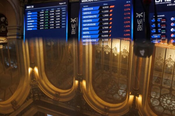 Ibex 35 Resiste a la Baja: Caída del 0,19% pero se Mantiene por Encima de los 15.500 puntos