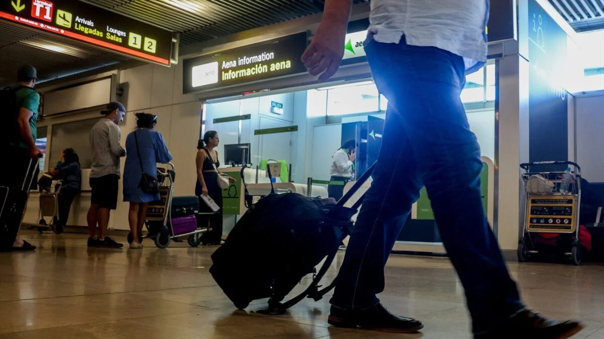 Bruselas Actúa: España en el Punto de Mira por Multas a Aerolíneas por Cargos de Equipaje de Mano