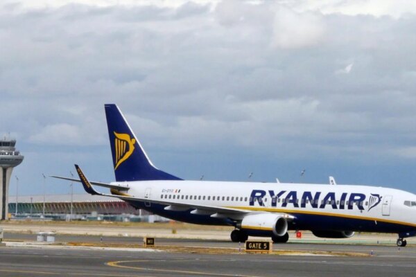 Consumidores en Pie de Guerra: La CE Prioriza a Aerolíneas sobre Derechos de Pasajeros