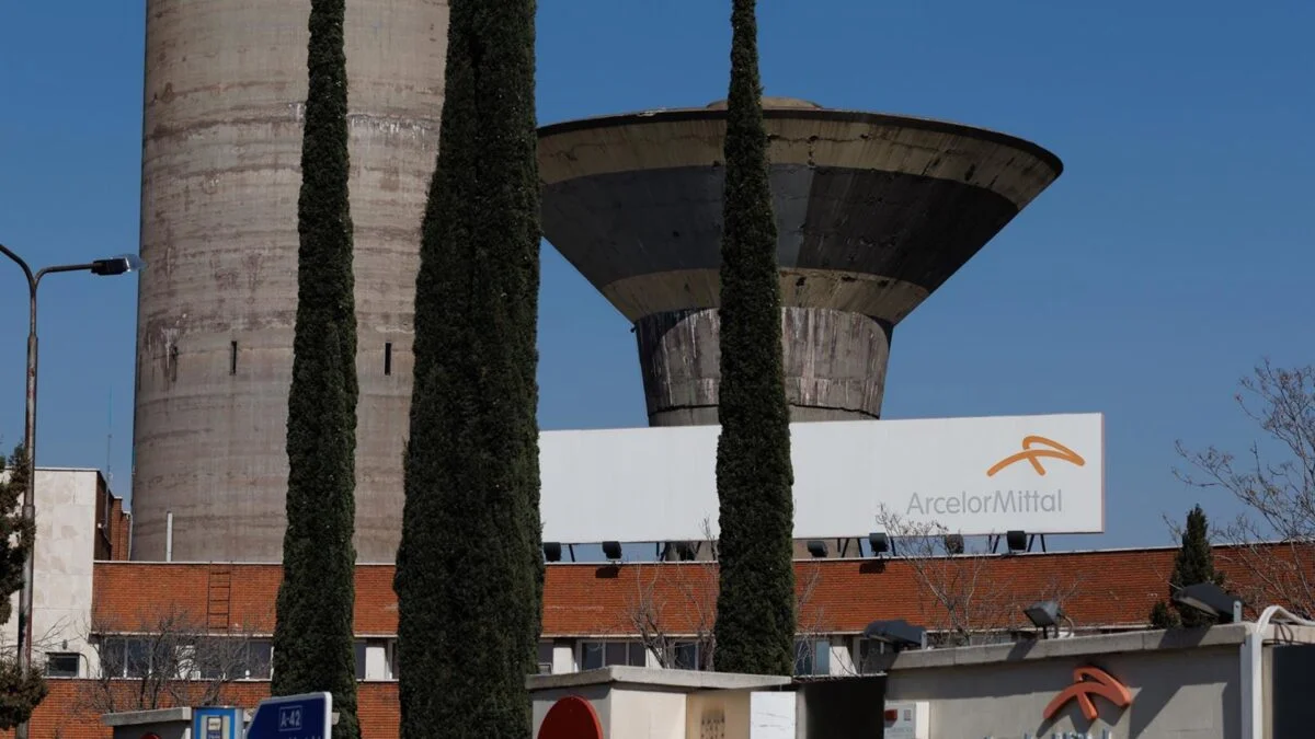 ArcelorMittal y Acerinox  Experimentan Un Resurgimiento Bursátil Tras Anuncio de Bruselas sobre Protección del Sector