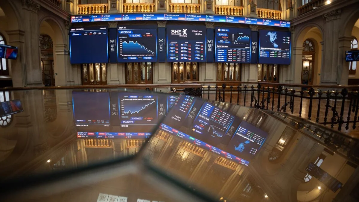 Ibex 35 cierra en descenso del 0,60% y pierde el nivel de 15.600 puntos