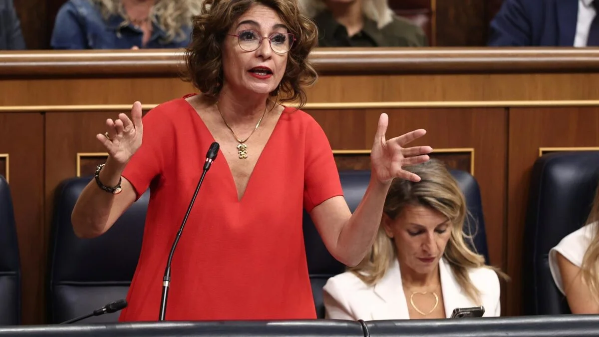 El Gobierno rechaza leyes asturiana y extremeña: ayudas por lobos y reducción de tasa nuclear en la mira
