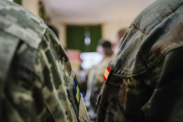 El Corte Inglés y Otras 7 Marcas Proveen Uniformes a Academias Militares por 24,2 Millones de Euros