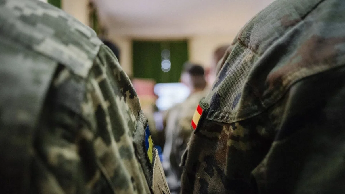 El Corte Inglés y Otras 7 Marcas Proveen Uniformes a Academias Militares por 24,2 Millones de Euros