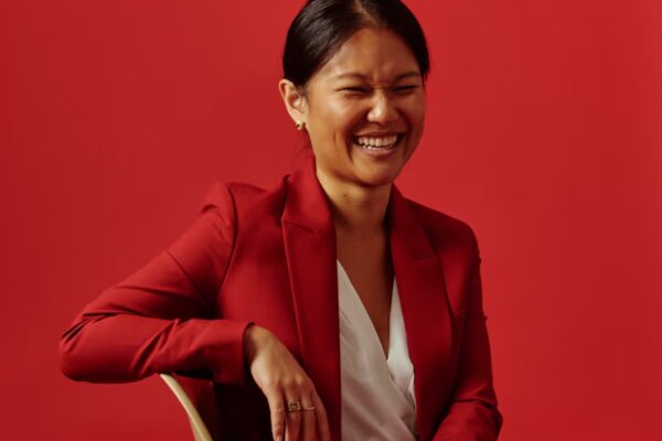 Karen Hao: 'Las Estrategias de Big Tech Reflejan las de los Imperios del Pasado'