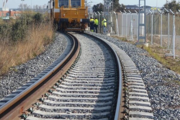 Interrupción del Servicio de Trenes en Tarragona: Circulación Suspendida entre Ulldecona y L'Aldea por Lluvias Hasta las 11:00