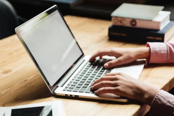 Incremento del 5,2% en Nuevas Empresas y Aumento del 2,3% en Disoluciones: El Panorama Empresarial hasta Septiembre, Según Iberinform