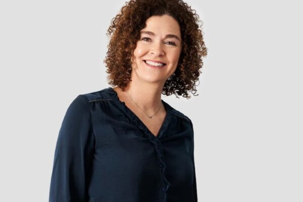 Indra Potencia Su Estrategia en Cataluña con el Ascenso de Anna Ortí como Líder del Equipo Directivo