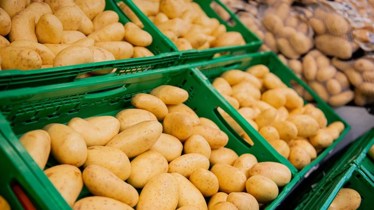 Octubre eleva precios: Patatas, uvas blancas y huevos se convierten en los alimentos más caros, según Facua