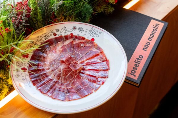 Joselito y Nou Manolín lanzan el recetario esencial del cerdo ibérico para gourmets