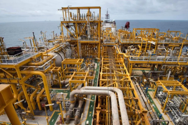 El Petróleo Alcanzan Su Nivel Más Bajo en 5 Meses: El Mercado Prevé un Exceso de Oferta