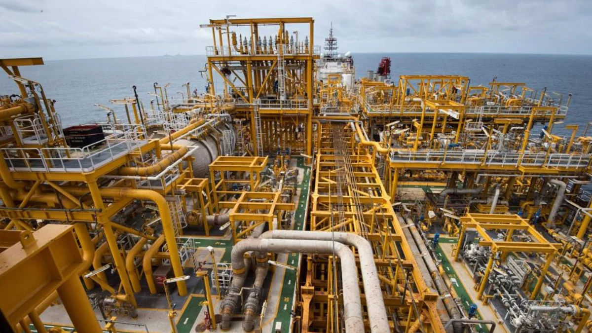 El Petróleo Alcanzan Su Nivel Más Bajo en 5 Meses: El Mercado Prevé un Exceso de Oferta