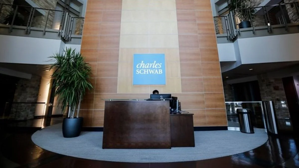 Charles Schwab Reporta Impresionante Aumento del 75,3% en Ganancias del Tercer Trimestre, Alcanzando 1.949 Millones de Euros