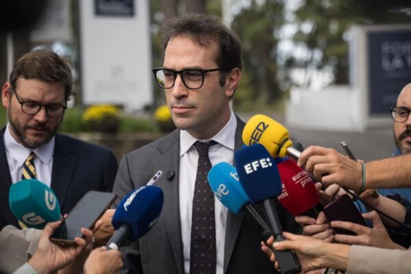 Gobierno y Comisión Europea: Defensa Estratégica de la OPA de BBVA en Marcha