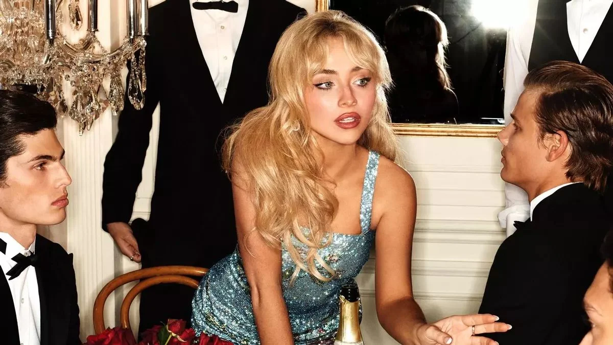 Sabrina Carpenter: ¿La Nueva Estrella de Glamour y Estilo al Estilo Carrie Bradshaw?