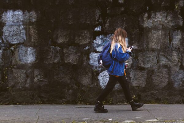 Adolescente interpone demanda contra desarrolladores de app por exponerla sin su consentimiento