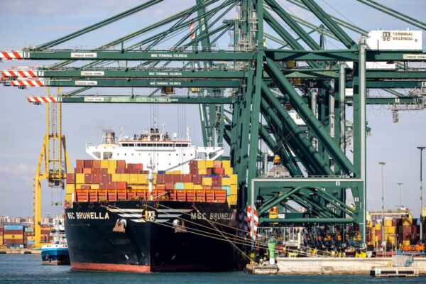 Caída Drástica del 30% en Exportaciones Españolas a EE. UU. Tras Implementación de Aranceles