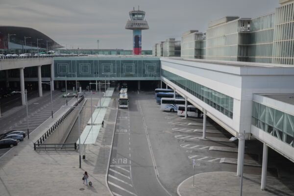 Inversiones en Aeropuertos: ¿Un Impedimento para la Descarbonización?