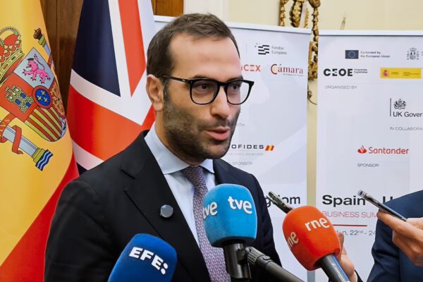 Carlos Cuerpo promueve la agilidad en la movilidad laboral entre Reino Unido y España en Londres