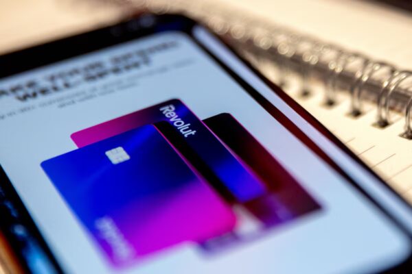 Revolut Conquista Chipre: Obtiene Licencia MiCA para Criptoactivos