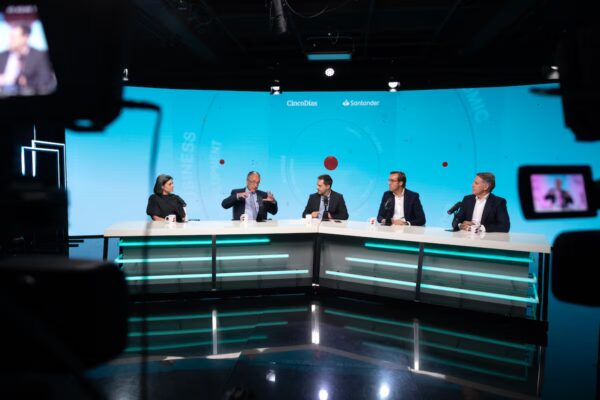 Análisis Gráfico del Ahorro y la Inversión en España: Perspectivas del Foro Futuro