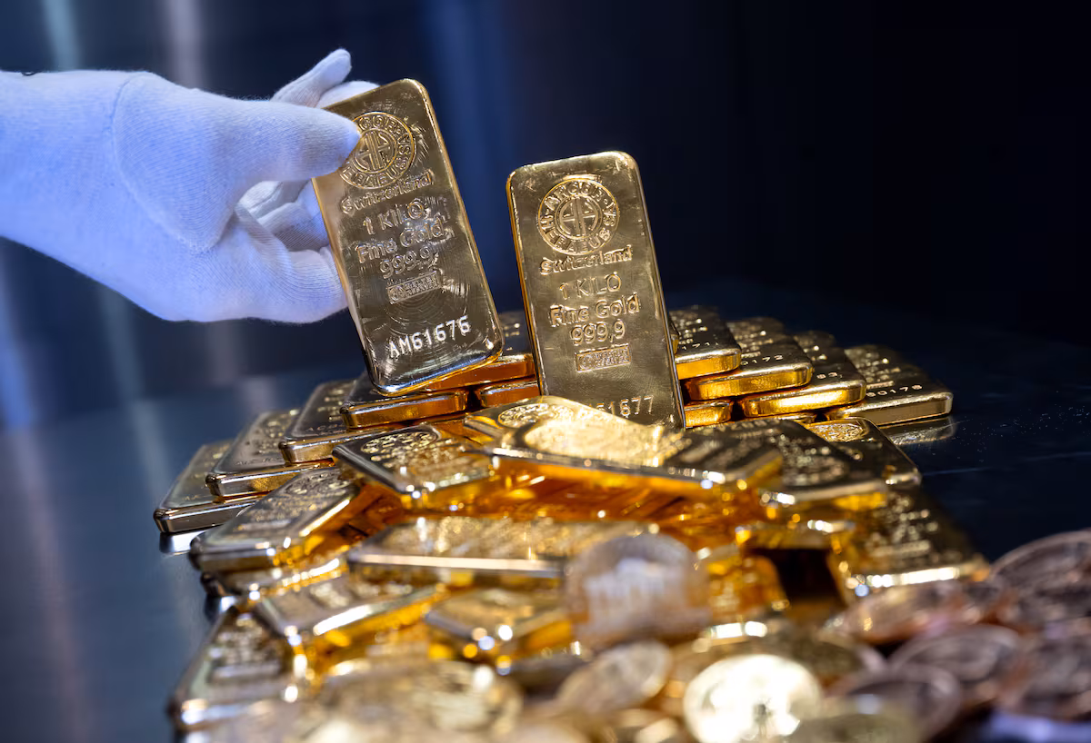 El Oro se Estabiliza: Razones por las que los Inversores Prefieren Conservarlo en sus Portafolios