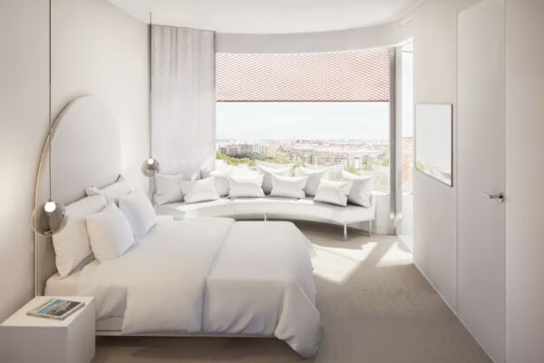 Lujo en la capital: Un hotel cerca del Bernabéu con baños panorámicos y piscina subterránea
