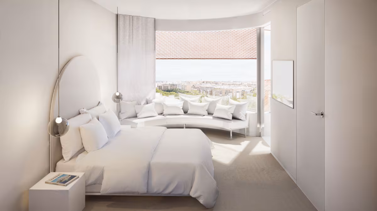 Lujo en la capital: Un hotel cerca del Bernabéu con baños panorámicos y piscina subterránea