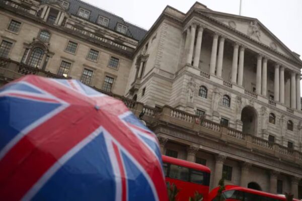 Banco de Inglaterra Examina Préstamos a Centros de Datos por Potencial Burbuja de IA