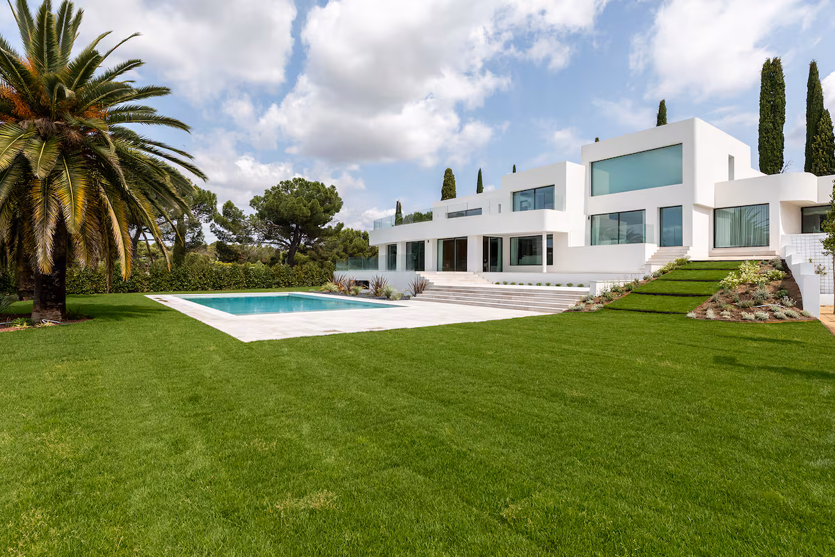 Descubre las Tres Exclusivas Propiedades de Más de Cinco Millones en Madrid: Un Encuentro de Arquitectura y Paisajismo