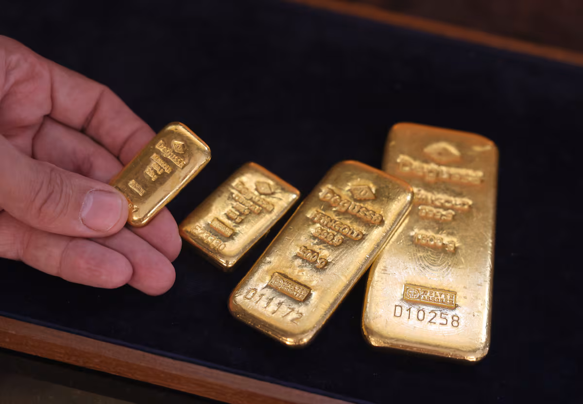 Oro cae por debajo de los 4.000 dólares por optimismo en acuerdo comercial entre EE. UU. y China