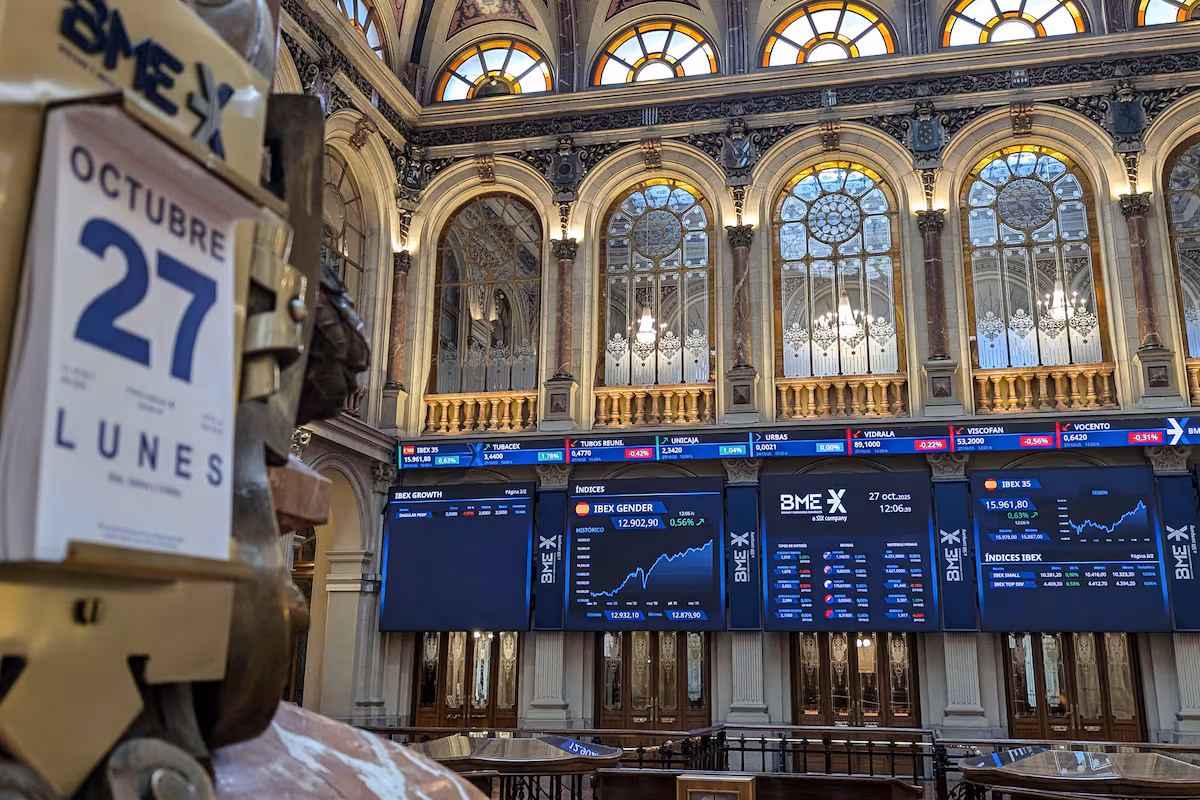 Récord en la Bolsa Española: El Ibex Fluctúa a Pese a que 28 Valores Están Lejos de sus Máximos