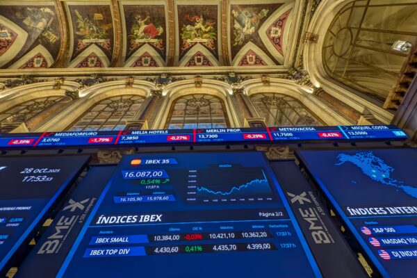 Las Bolsas Europeas Retroceden Ante la Expectativa de Decisiones de la Reserva Federal y Resultados Financieros