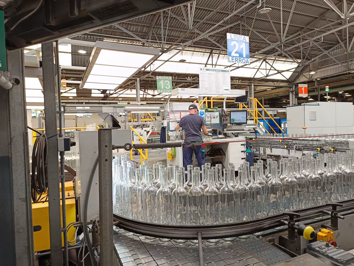 Vidrala reporta una caída del 29% en beneficios debido a la desaceleración en la demanda de envases de vidrio
