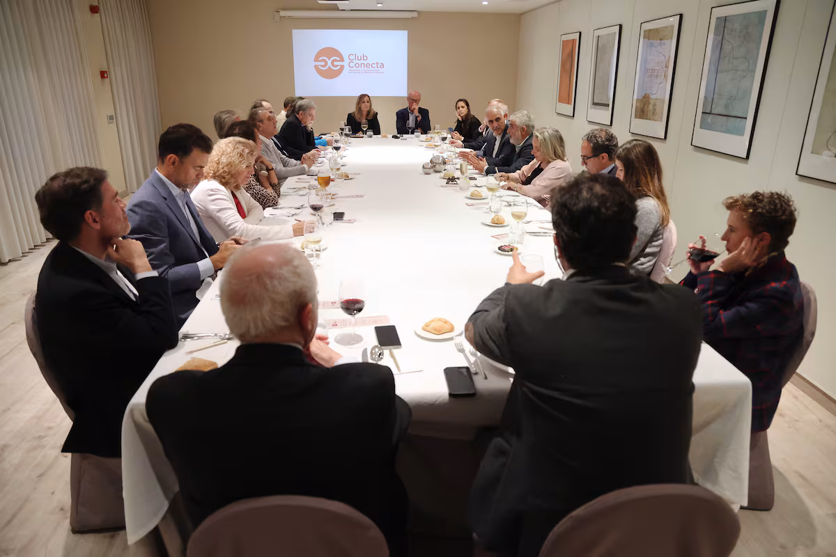 José Juan Ruiz del Real Instituto Elcano Examina la Inversión en Defensa Junto al Club Conecta