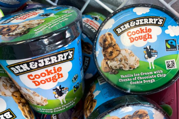 El cofundador de Ben & Jerry's lanza helado inspirado en Palestina tras veto de Unilever