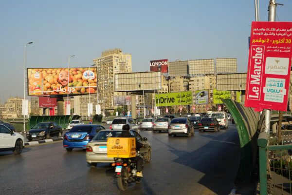 El Cairo se Llena de Vallas Publicitarias: Un Impacto Visual en la Ciudad